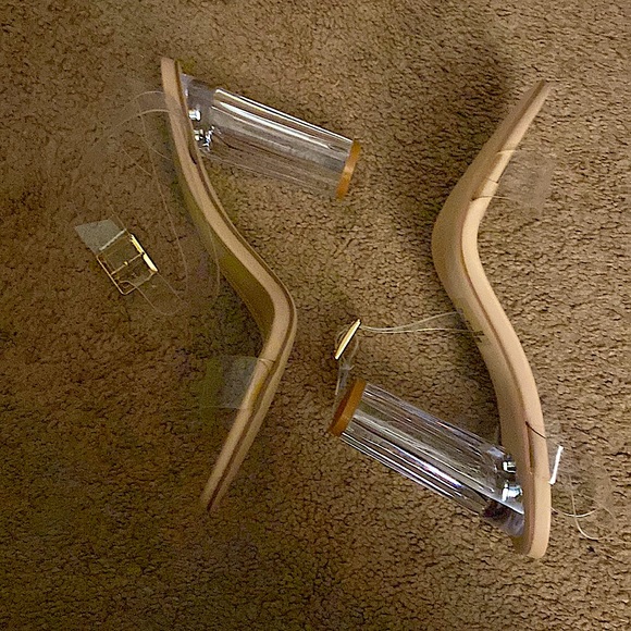 Women’s Just Fab size 7.5 nude heels with clear heel and strap - Picture 4 of 5